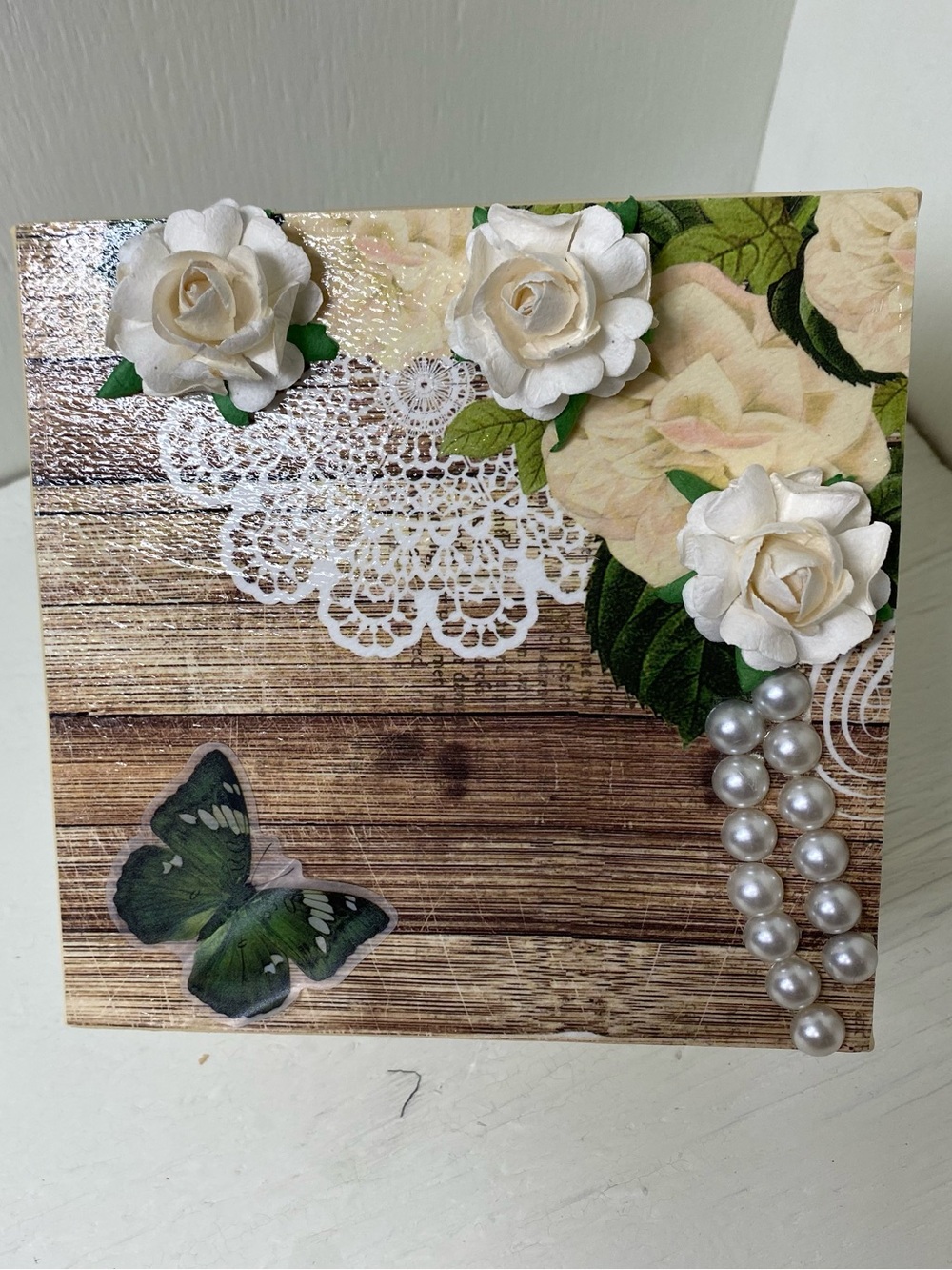 Floral Pearl Wood-Style Wall Art – White Roses & Green Butterfly